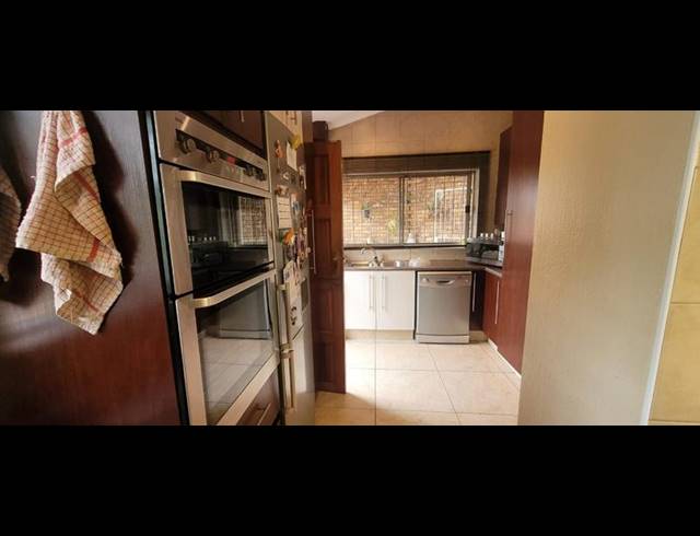 5 BEDROOM HOUSE FOR SALE IN BRACKENDOWNS